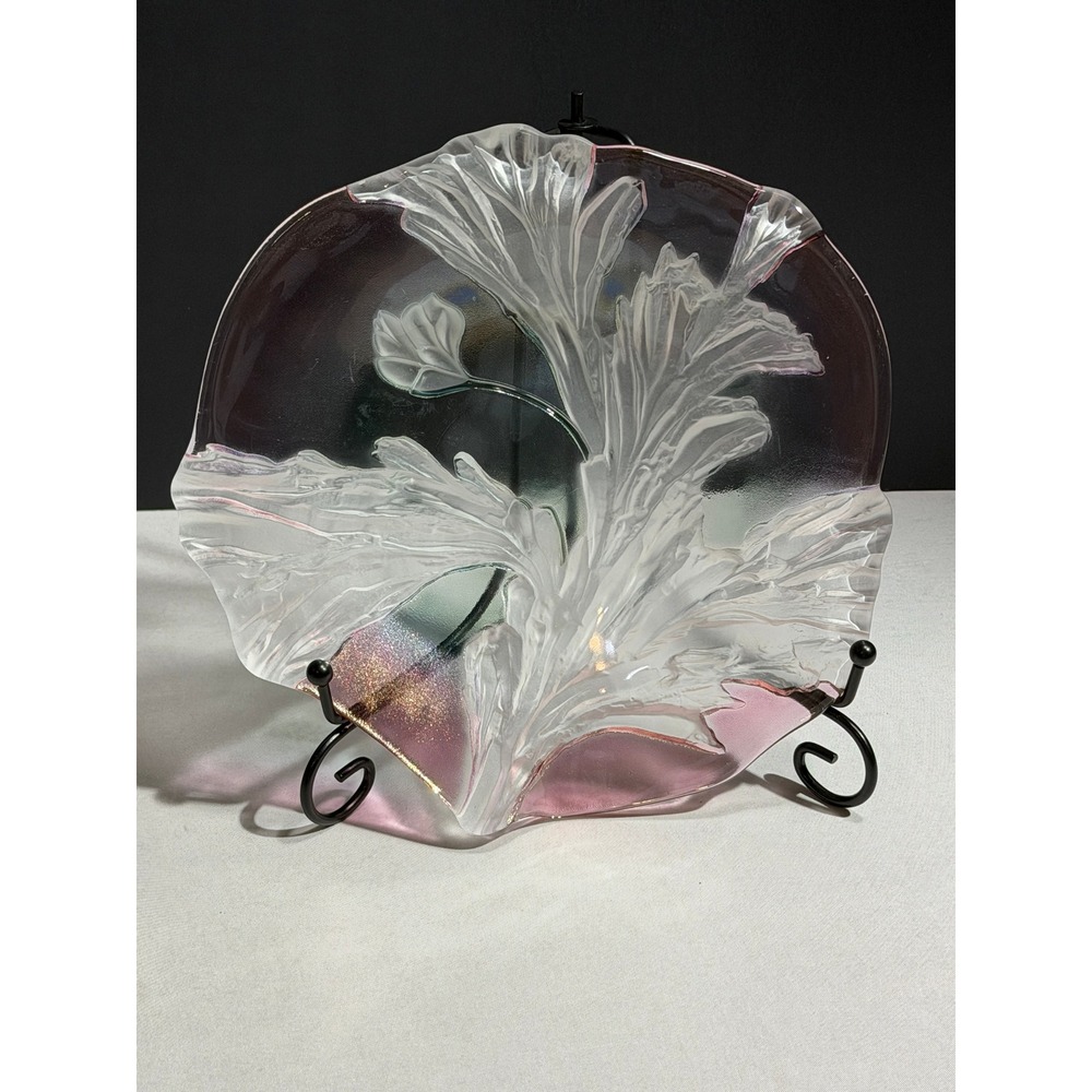 Savoir Vivre Artesia Nouveau Pattern Pink and Green Luster Frosted Glass Plate